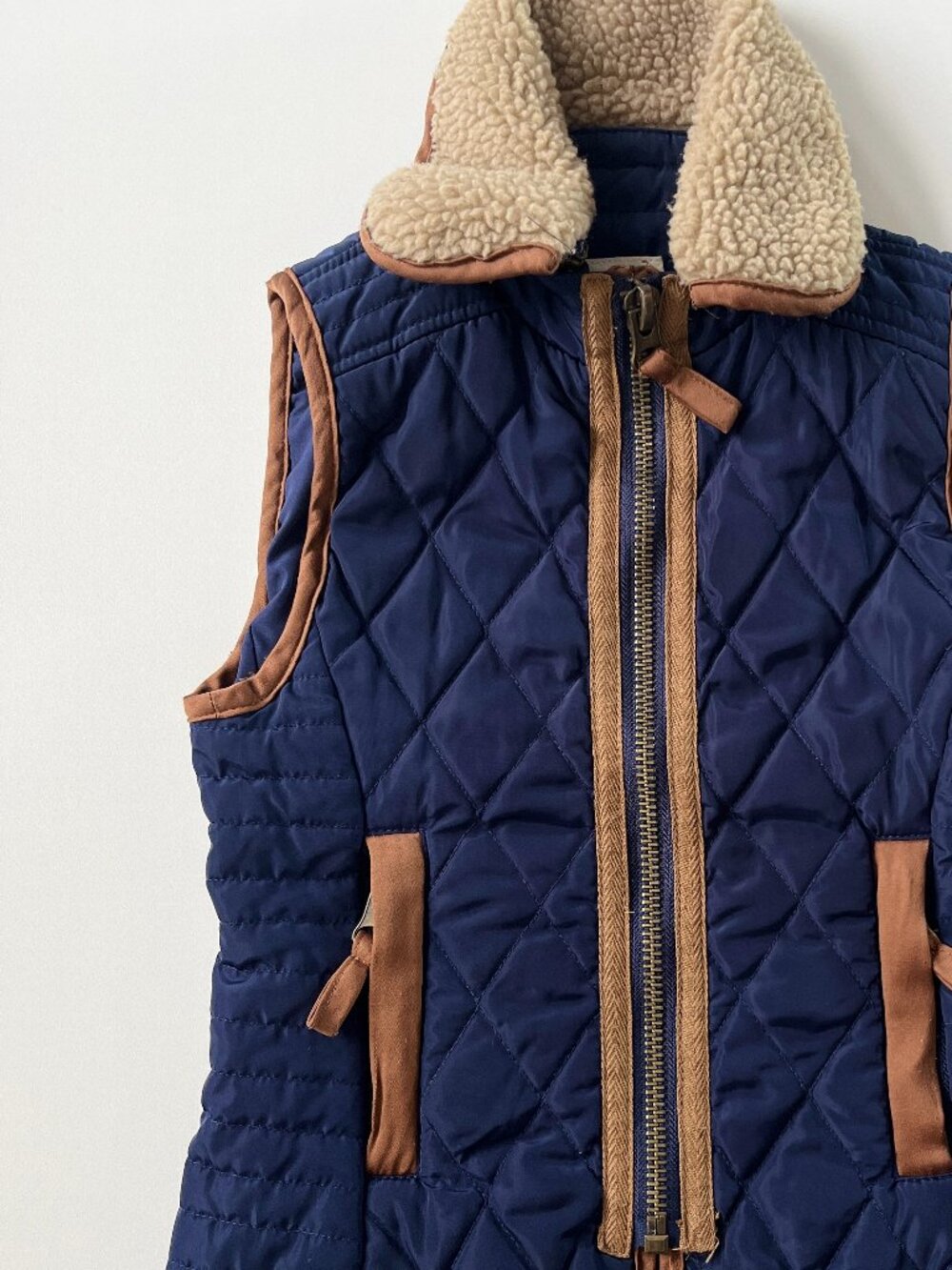 Kids unisex, size 7/8, navy quilted zip-up vest with removable faux fur collar